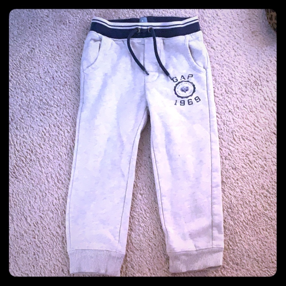 Baby GAP size 3T great condition! 👖